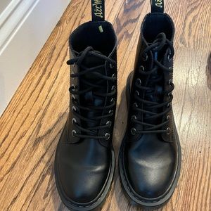 Dr. Martens Luana Boots Black Women`s size US 7- like new